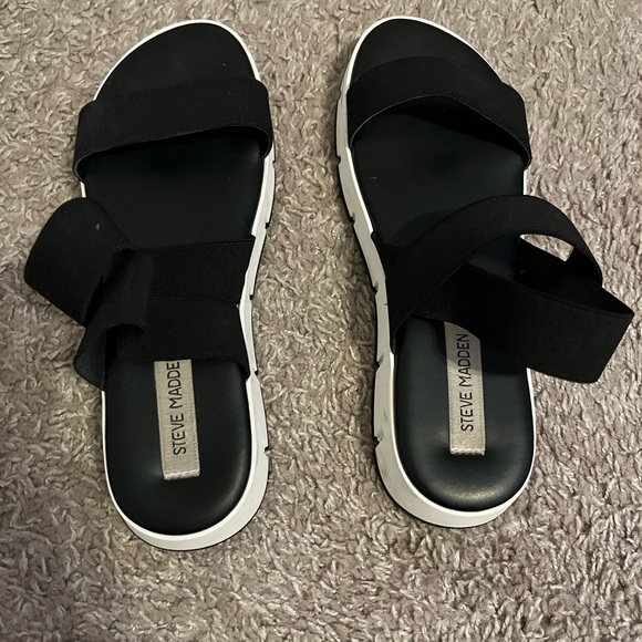 Steve Madden Black and White Sandals - Picture 1 of 1